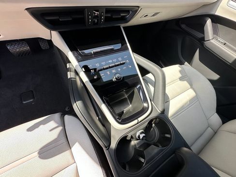 Used 2026 Porsche Cayenne E-Hybrid AWD/4WD image 36