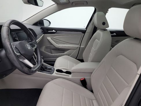 Used 2024 Volkswagen Jetta SE FWD image 17