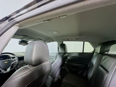 Used 2019 Chevrolet Trax LT w/ LT Convenience Package FWD image 13