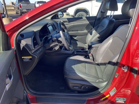 Used 2017 Hyundai Elantra Limited image 10
