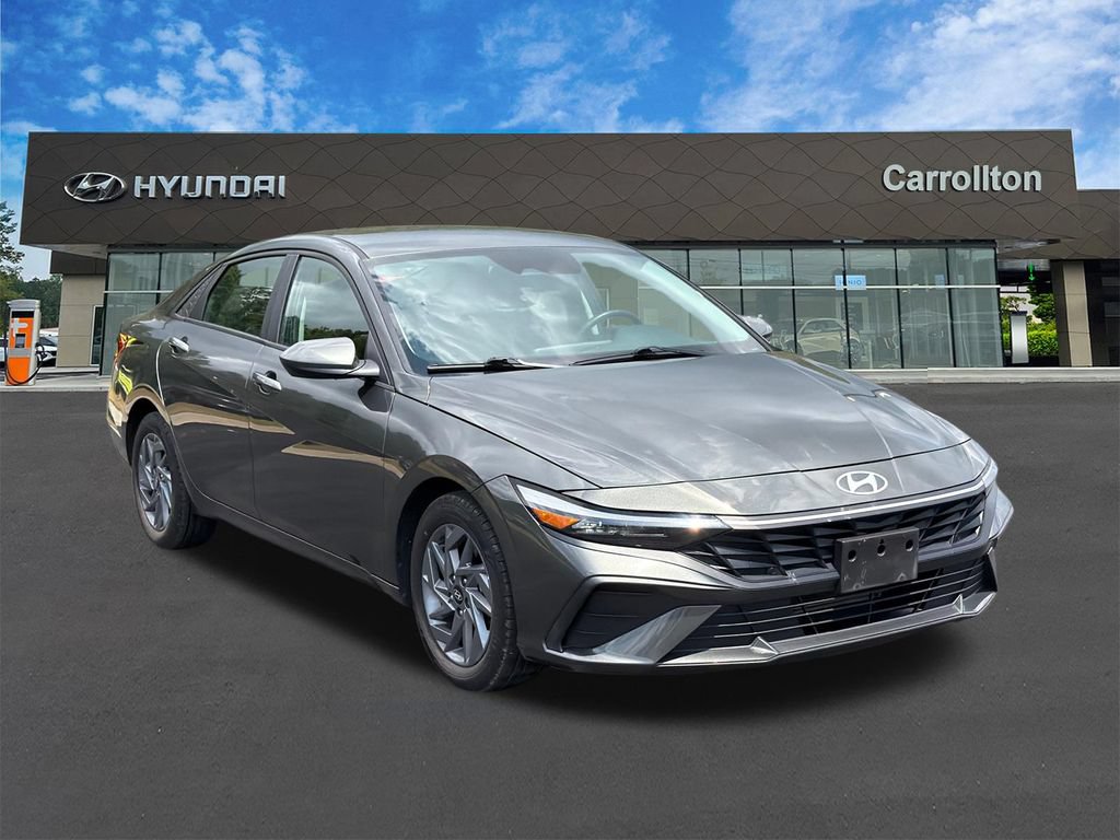 Used 2024 Hyundai Elantra SEL FWD image 3