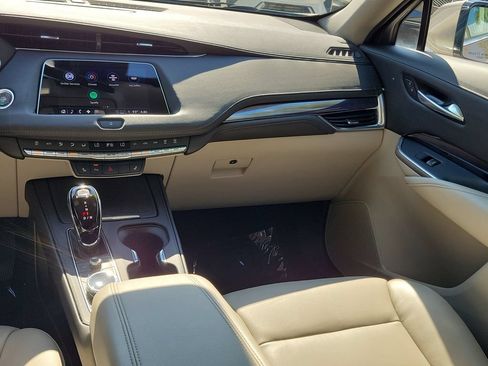 Used 2023 Cadillac XT4 Luxury w/ Cold Weather Package FWD image 23