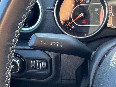 Used 2018 Jeep Wrangler Unlimited Sahara AWD/4WD image 18