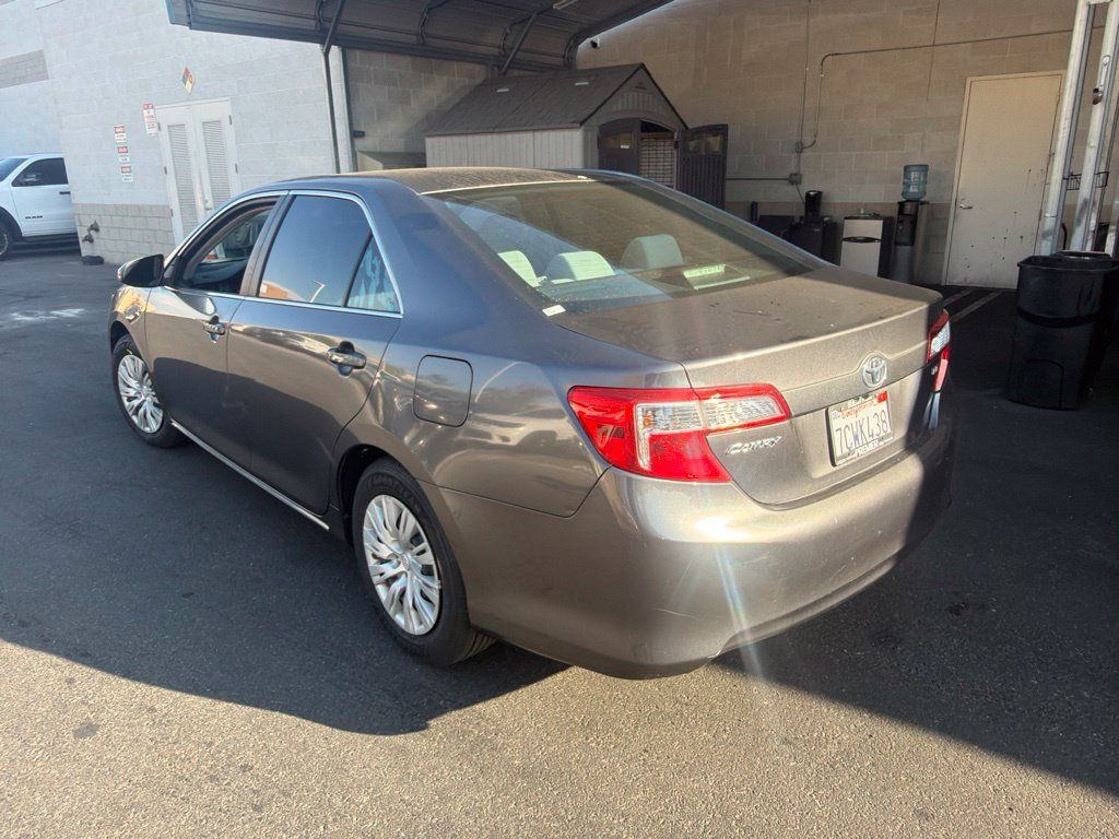 Used 2014 Toyota Camry LE FWD image 3