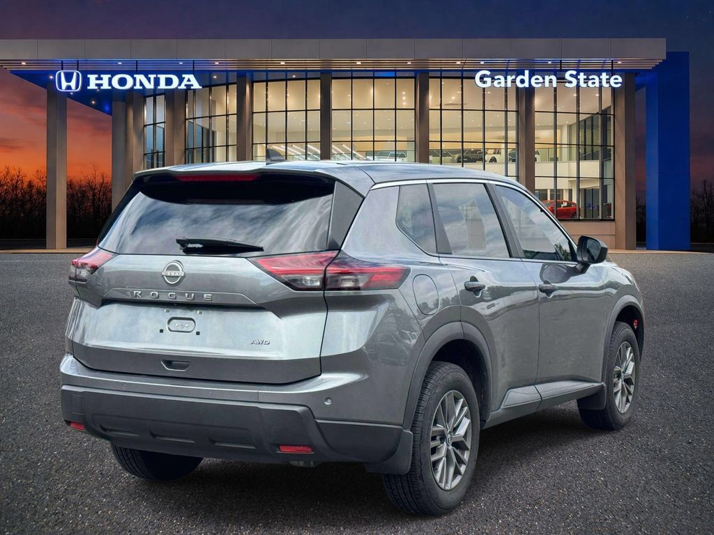 Used 2025 Nissan Rogue S AWD/4WD image 3