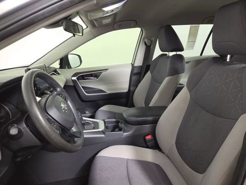 Used 2021 Toyota RAV4 XLE FWD image 13