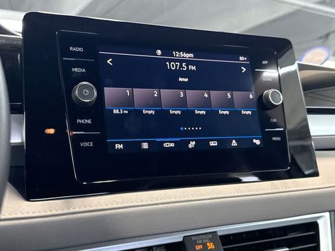 Certified 2025 Volkswagen Taos SE FWD image 17