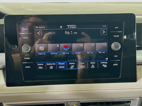 Used 2025 Volkswagen Taos SE image 21