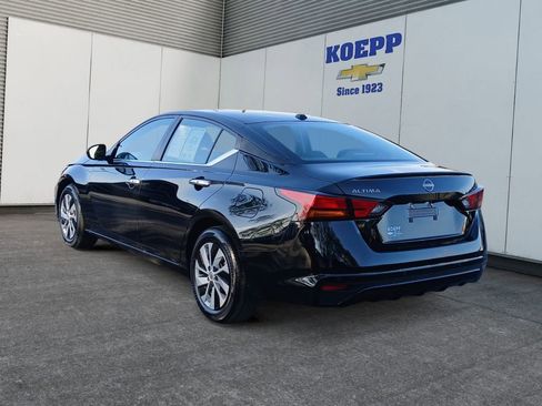 Used 2025 Nissan Altima 2.5 S FWD image 3