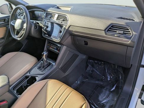 Used 2023 Volkswagen Tiguan SE FWD image 10
