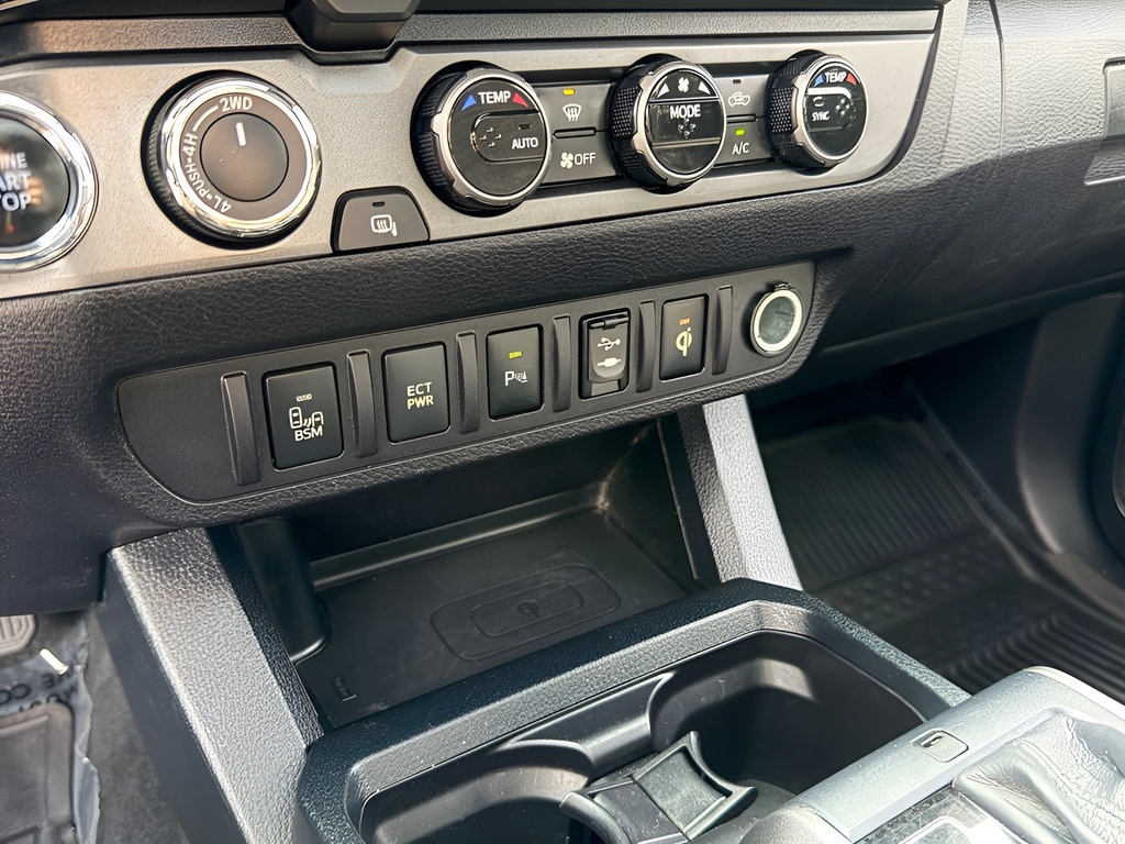 Used 2016 Toyota Tacoma TRD Off-Road AWD/4WD image 46