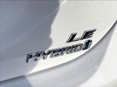 Used 2020 Toyota Camry LE image 25