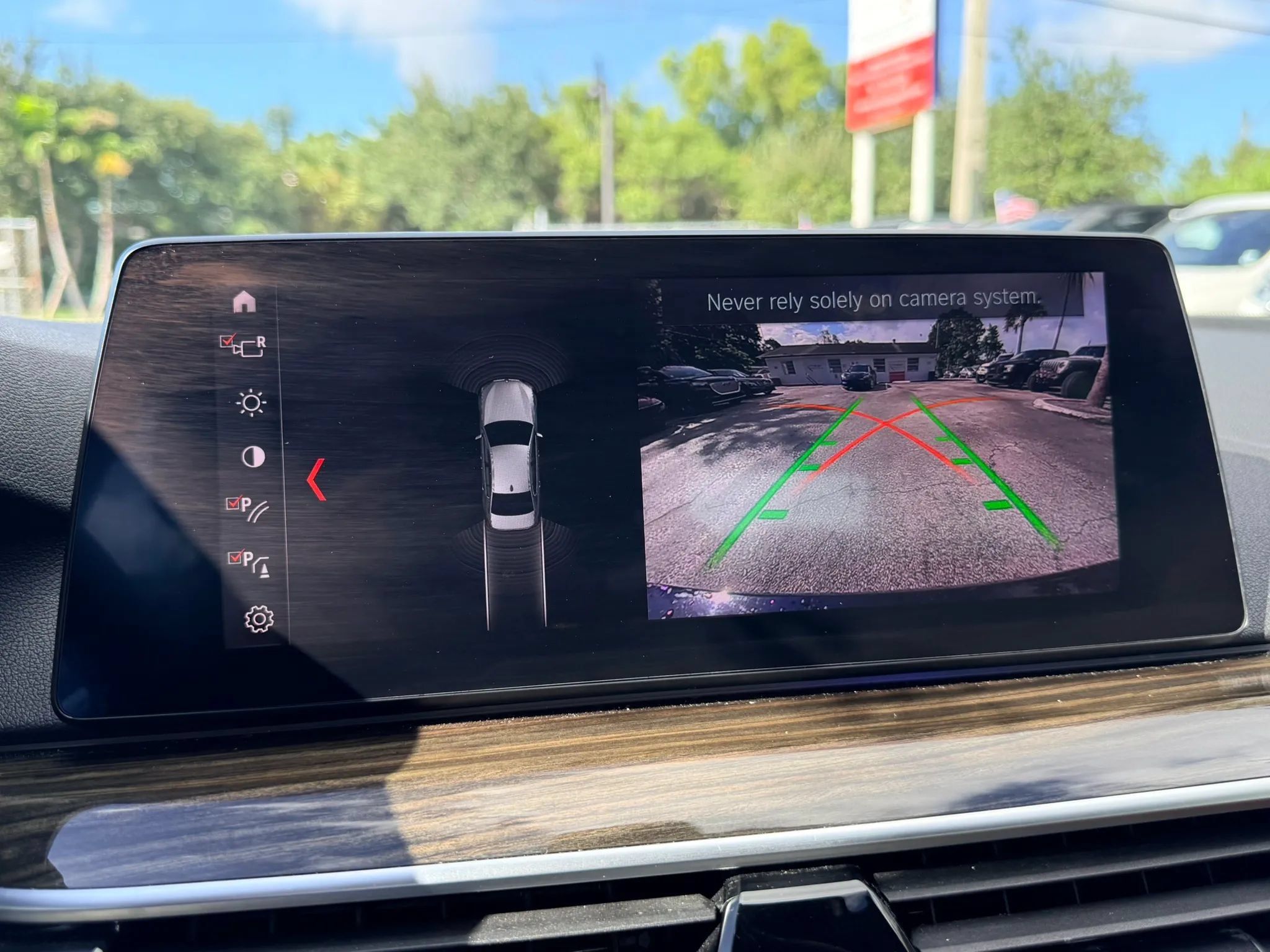 Used 2019 BMW 530e w/ Convenience Package RWD image 25