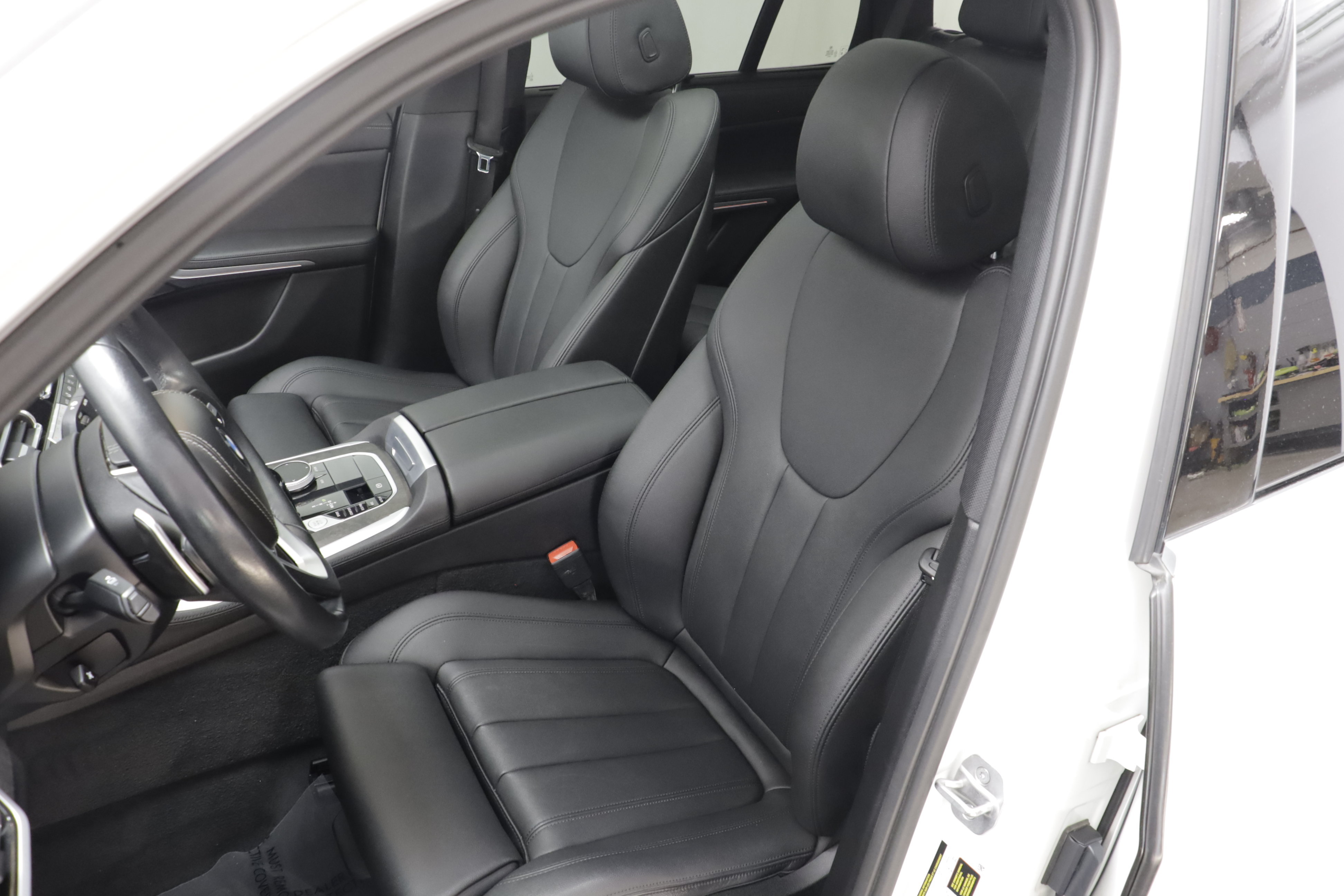 Used 2022 BMW X5 xDrive40i w/ Premium Package AWD/4WD image 17
