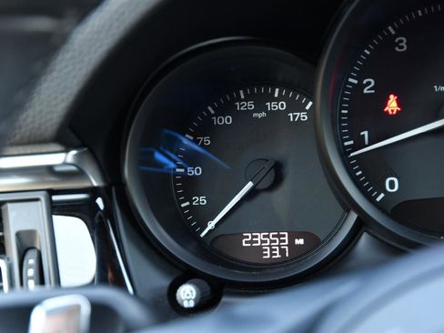 Used 2024 Porsche Macan image 11