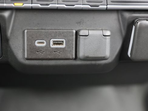 Used 2023 Chevrolet Silverado 1500 Custom image 33