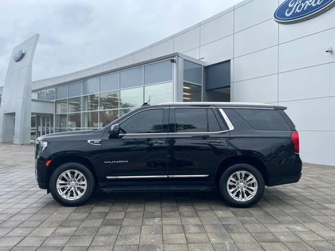 Used 2023 GMC Yukon SLT w/ SLT Luxury Package RWD image 3