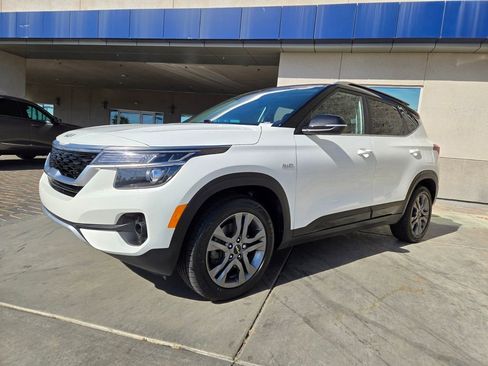 Used 2023 Kia Seltos S w/ Navigation Package image 2