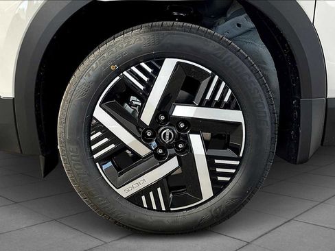 New 2026 Nissan Kicks SV image 9