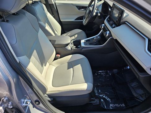 Used 2019 Toyota RAV4 XLE Premium image 25