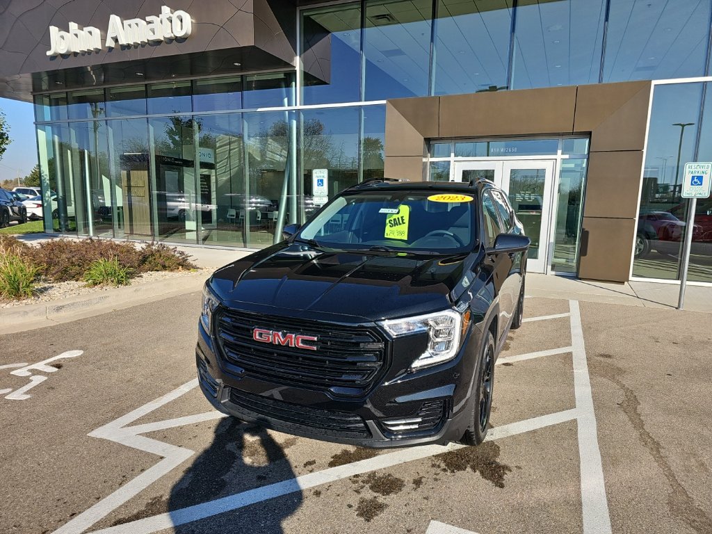 Used 2023 GMC Terrain SLE w/ GMC Pro Grade Package AWD/4WD image 1