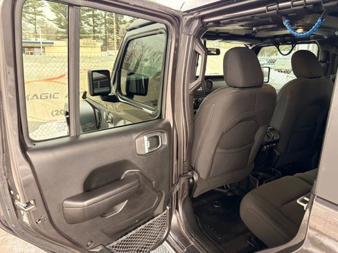 Used 2019 Jeep Wrangler Unlimited Sport S image 17