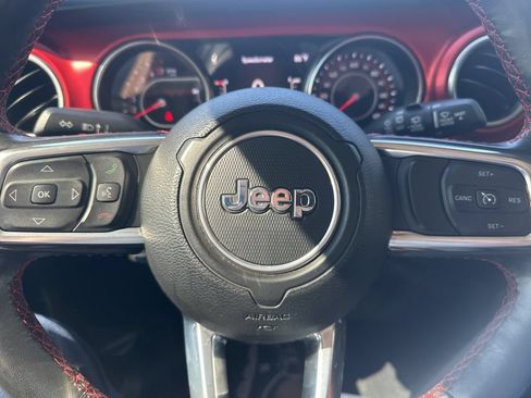 Used 2022 Jeep Wrangler Unlimited Rubicon w/ LED Lighting Group AWD/4WD image 12