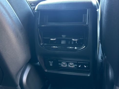 Used 2024 Jeep Grand Cherokee Limited w/ Black Appearance Package RWD image 31
