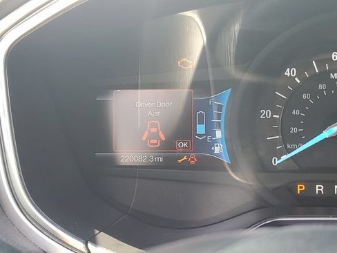 Used 2015 Ford Fusion SE FWD image 13