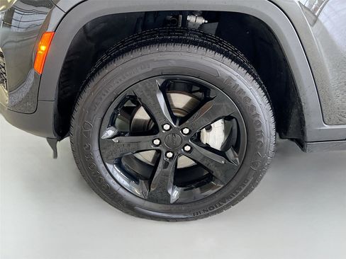 Used 2023 Jeep Grand Cherokee Limited w/ Luxury Tech Group II AWD/4WD image 29