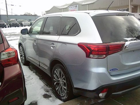 Used 2016 Mitsubishi Outlander ES image 5