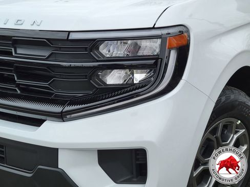 New 2025 Ford Expedition Active image 10