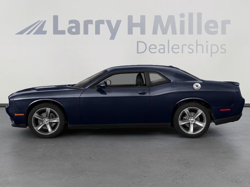 Used 2015 Dodge Challenger SXT Plus w/ Driver Convenience Group RWD image 6