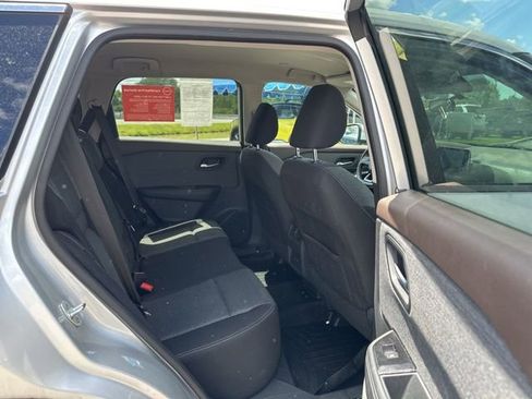 Used 2022 Nissan Rogue SV AWD/4WD image 19