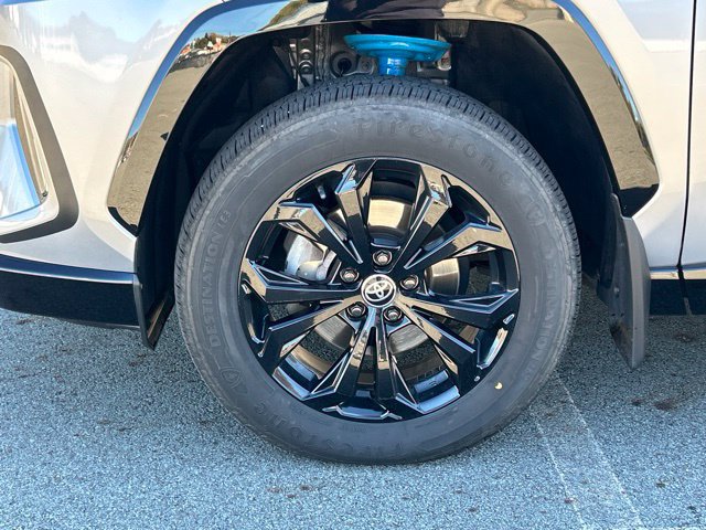 Used 2023 Toyota RAV4 XSE AWD/4WD image 16