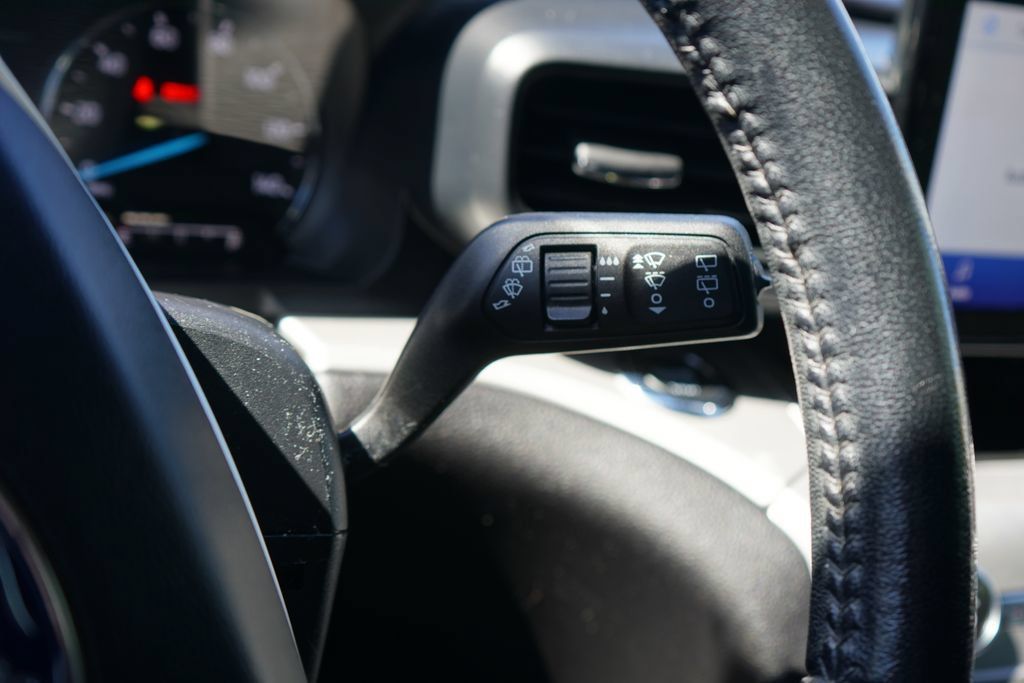 Used 2022 Ford Explorer XLT AWD/4WD image 18