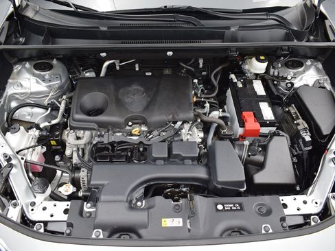 Used 2024 Toyota RAV4 XLE AWD/4WD image 9