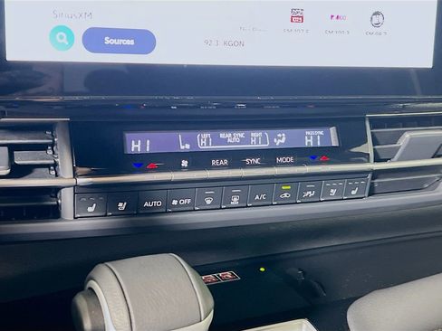 Certified 2025 Toyota Sienna Platinum AWD/4WD image 15