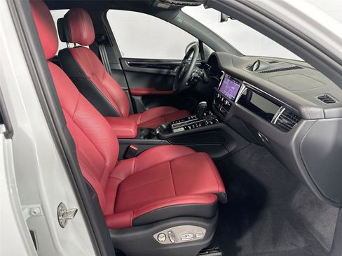 Certified 2026 Porsche Macan S AWD/4WD image 28