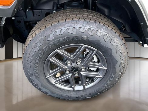 New 2025 Jeep Gladiator Sport image 11