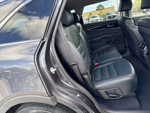 Used 2019 Kia Sorento EX image 27