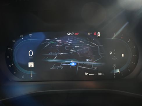 Used 2025 Volvo XC40 B5 Core image 28