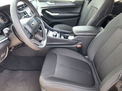 New 2026 Jeep Grand Cherokee Laredo image 12