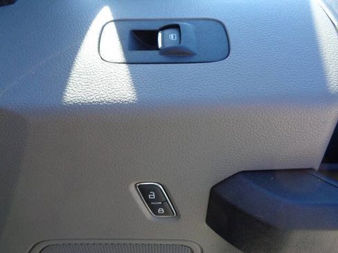 Used 2022 Ford F250 XL w/ Power Equipment Group image 28