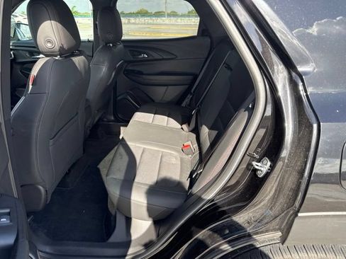Used 2022 Chevrolet TrailBlazer RS w/ Sun and Liftgate Package FWD image 3
