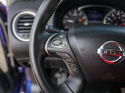 Used 2020 Nissan Pathfinder SV image 17