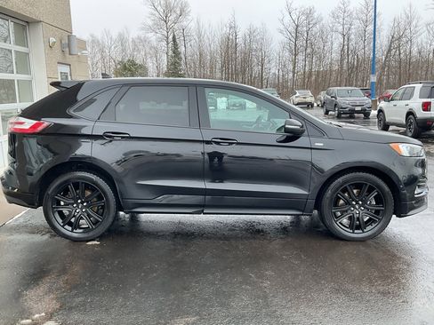 Used 2020 Ford Edge ST-Line w/ Cold Weather Package image 4
