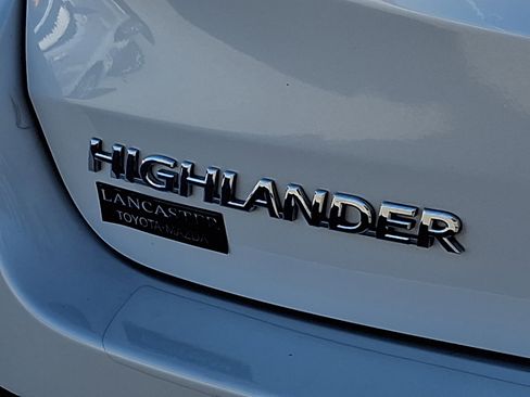 Used 2017 Toyota Highlander XLE image 31