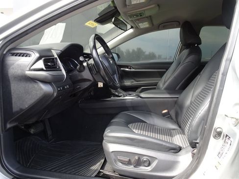 Used 2019 Toyota Camry SE FWD image 6