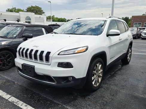 Used 2017 Jeep Cherokee Limited w/ Luxury Group FWD image 4